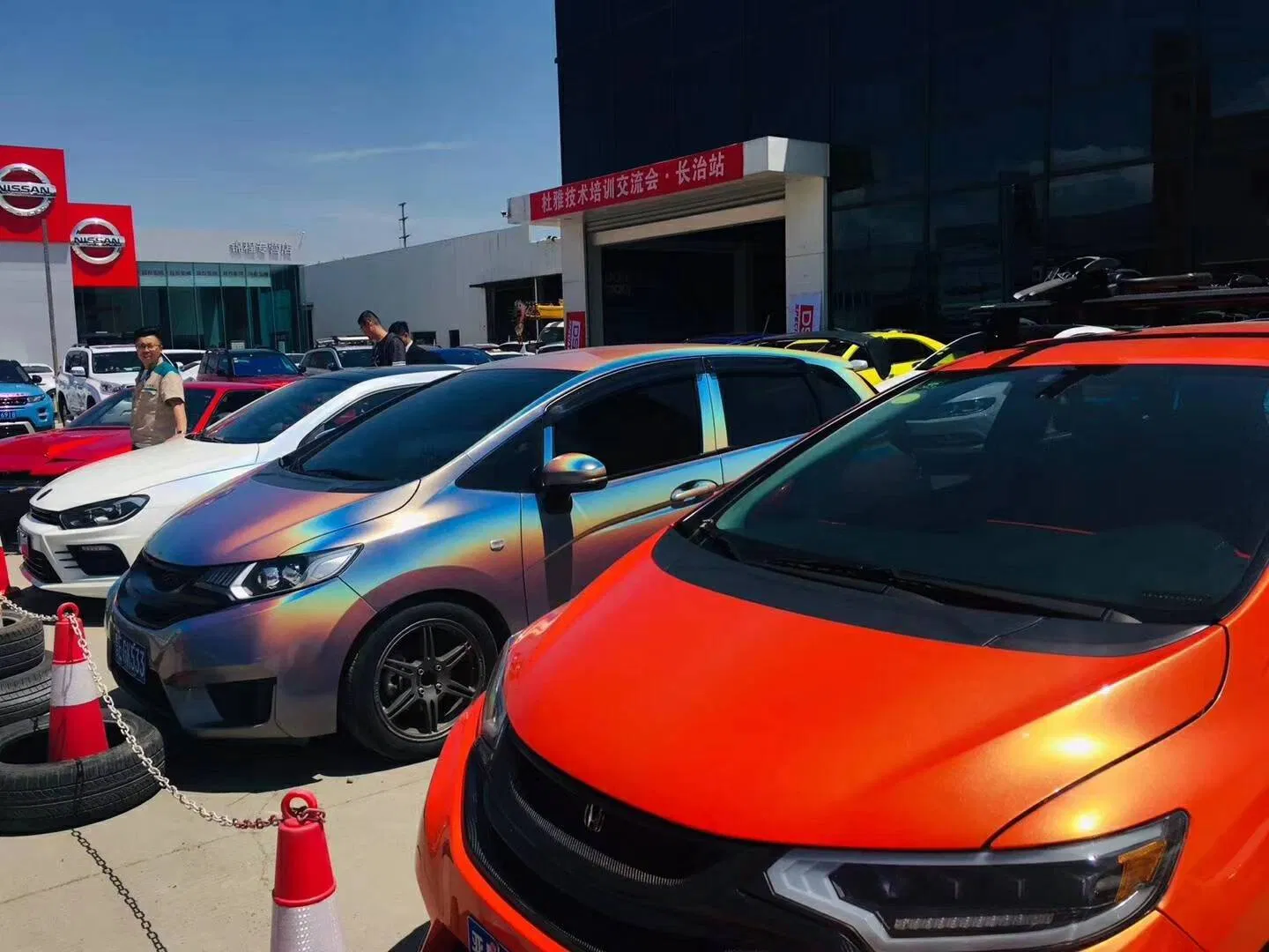 Bodyshop Good Partner Easy Spray Automotive Coating Extremely High Solid Good Film Thickness Excellent Gloss and Vividness Rap-300 Express Drying Clearcoat 4: 1